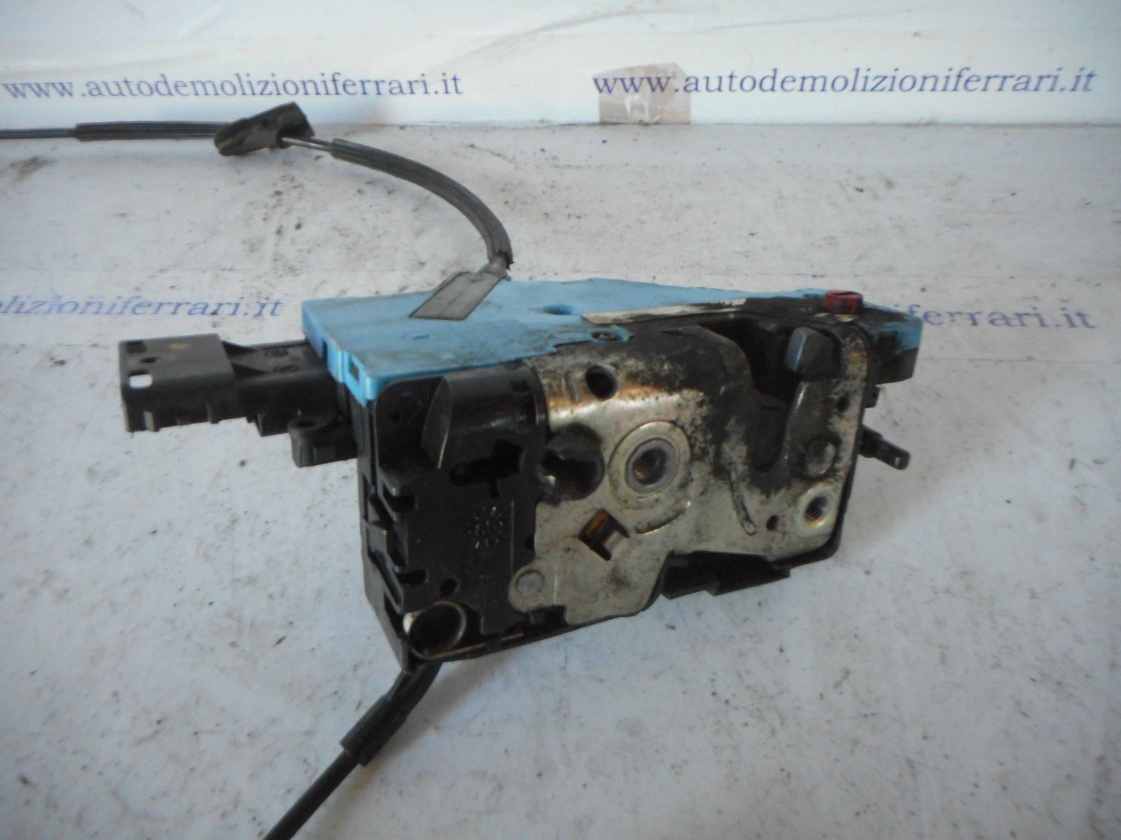 Serratura porta post. dx.